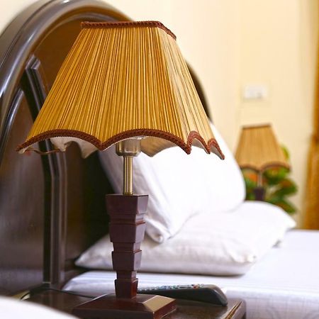 Luxury Inn Karachi Bagian luar foto