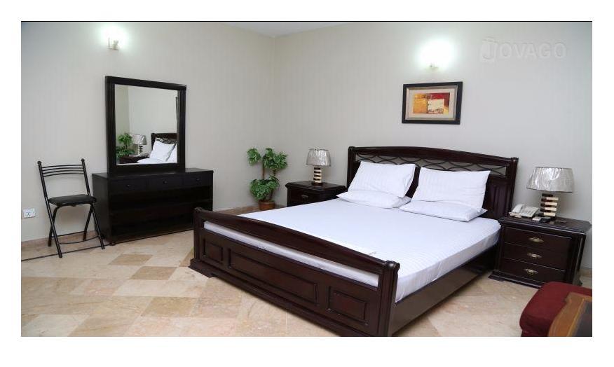Luxury Inn Karachi Bagian luar foto