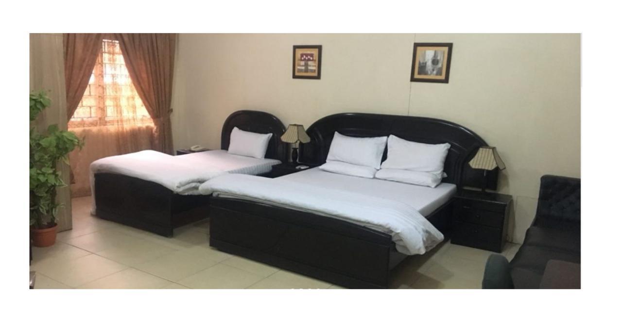 Luxury Inn Karachi Bagian luar foto