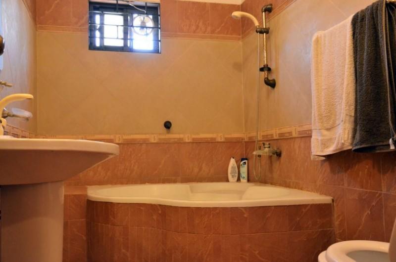 Luxury Inn Karachi Bagian luar foto