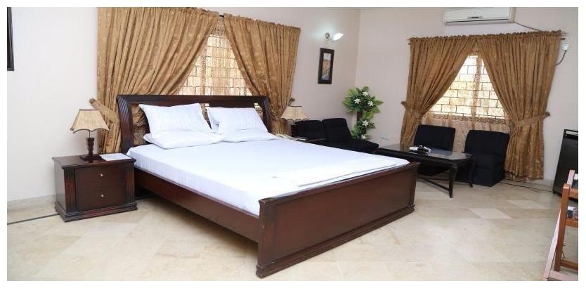Luxury Inn Karachi Bagian luar foto