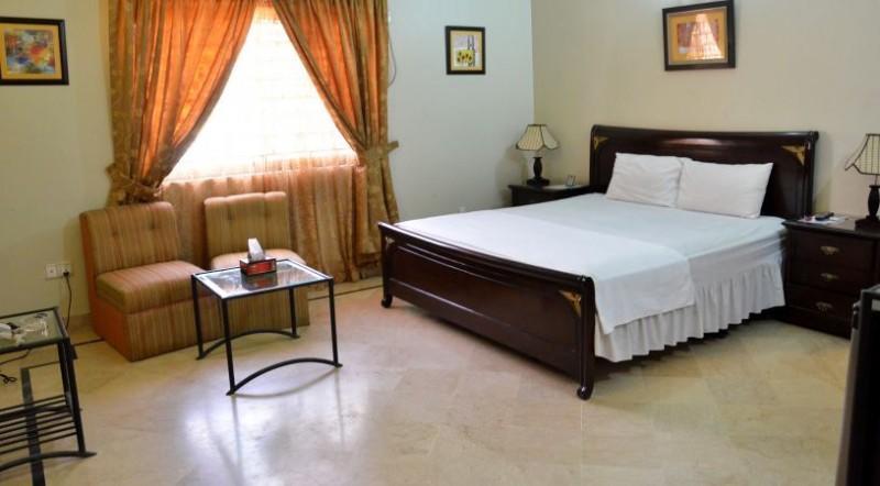 Luxury Inn Karachi Bagian luar foto