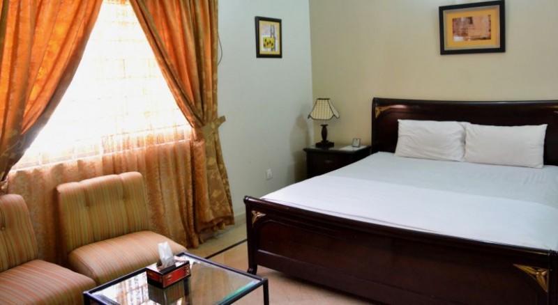 Luxury Inn Karachi Bagian luar foto