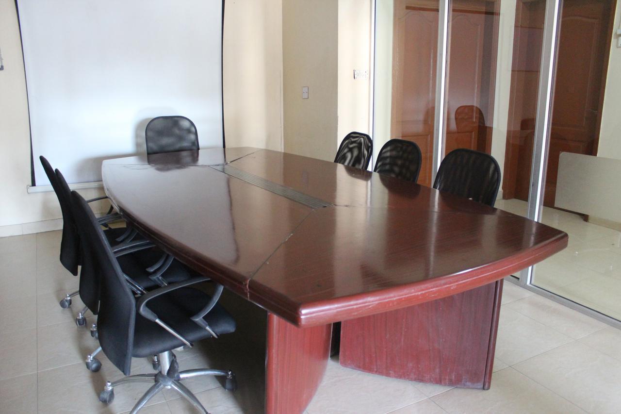 Luxury Inn Karachi Bagian luar foto