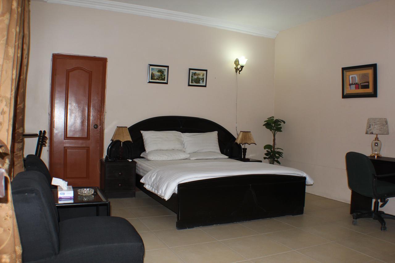 Luxury Inn Karachi Bagian luar foto