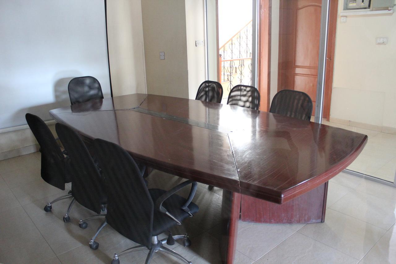Luxury Inn Karachi Bagian luar foto